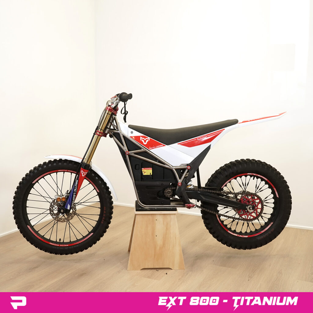 EXT 800 - TITANIUM - Plugmoto